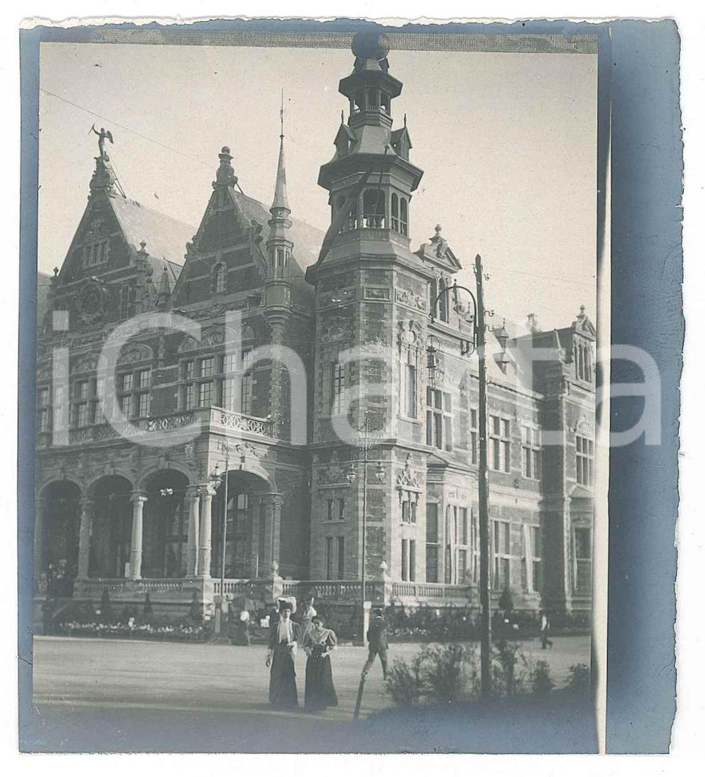 1906 EXPO MILANO Padiglione del Belgio - Foto ANIMATA 8x10 cm Fotografia originale d'epoca.  FAIR/discreto rifilato al lato superiore Formato: 8x10 cm originale e autentica 1
