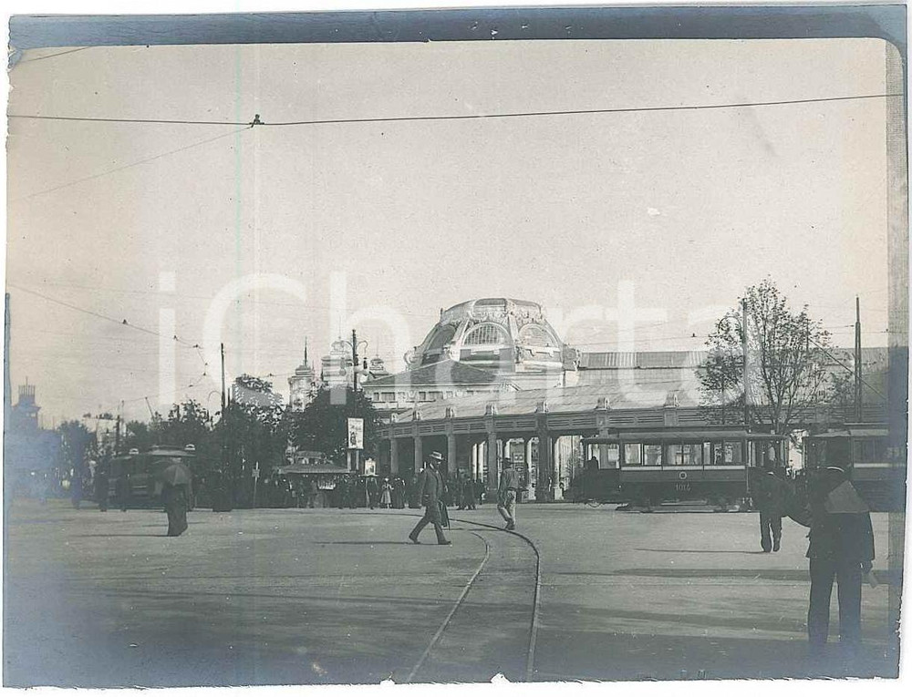 1906 EXPO MILANO Stazione- Foto ANIMATA tram 10x8 cm Fotografia originale d'epoca.  GOOD/buono minime sbrecciature marginali Formato: 10x8 cm originale e autentica 1