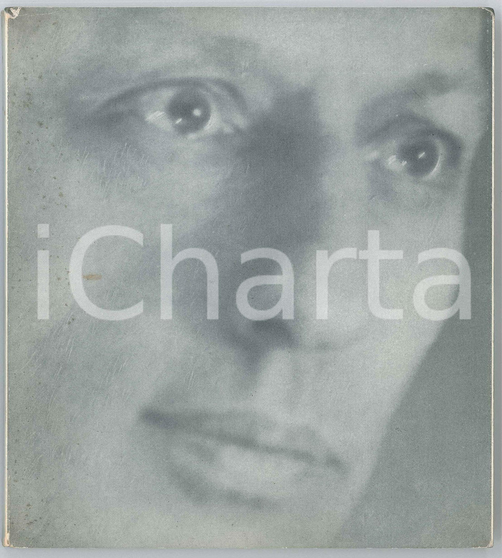 1965 ca MILANO Eugenio RATTI - Diario - Pubblicazione ILLUSTRATA Pubblicazione illustrata, in memoria di Eugenio Ratti, realizzata dalla famiglia mediante la pubblicazione del suo diario e di immagini tratte dall'archivio familiare.PAGINE: 70 circa  FAIR/discreto buone condizioni interne, ma fioriture in copertina, con minima sbrecciatura Formato: 18x20 cm originale e autentica 1