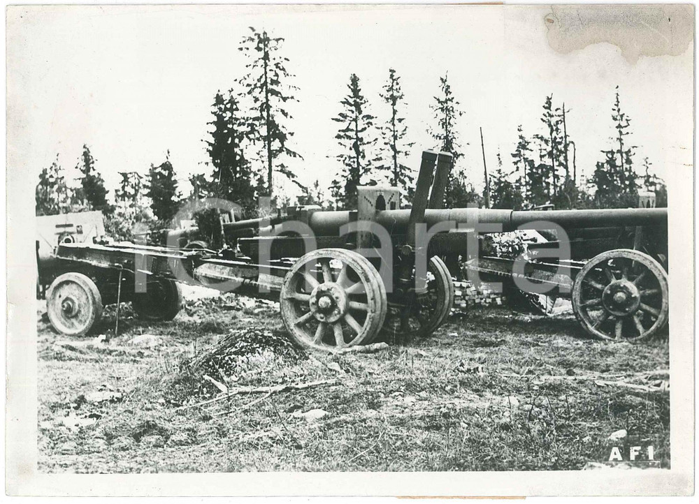 1941 WW2 VOROSCILOVGRAD (RUSSIA) Avanzata Corpo di Spedizione Italiano - Foto Fotografia originale d'epoca, con didascalia dattiloscritta. POOR/danneggiato danni da umidità al lato superiore; lieve increspatura al lato sinistro Formato: 18x13 cm originale e autentica 1