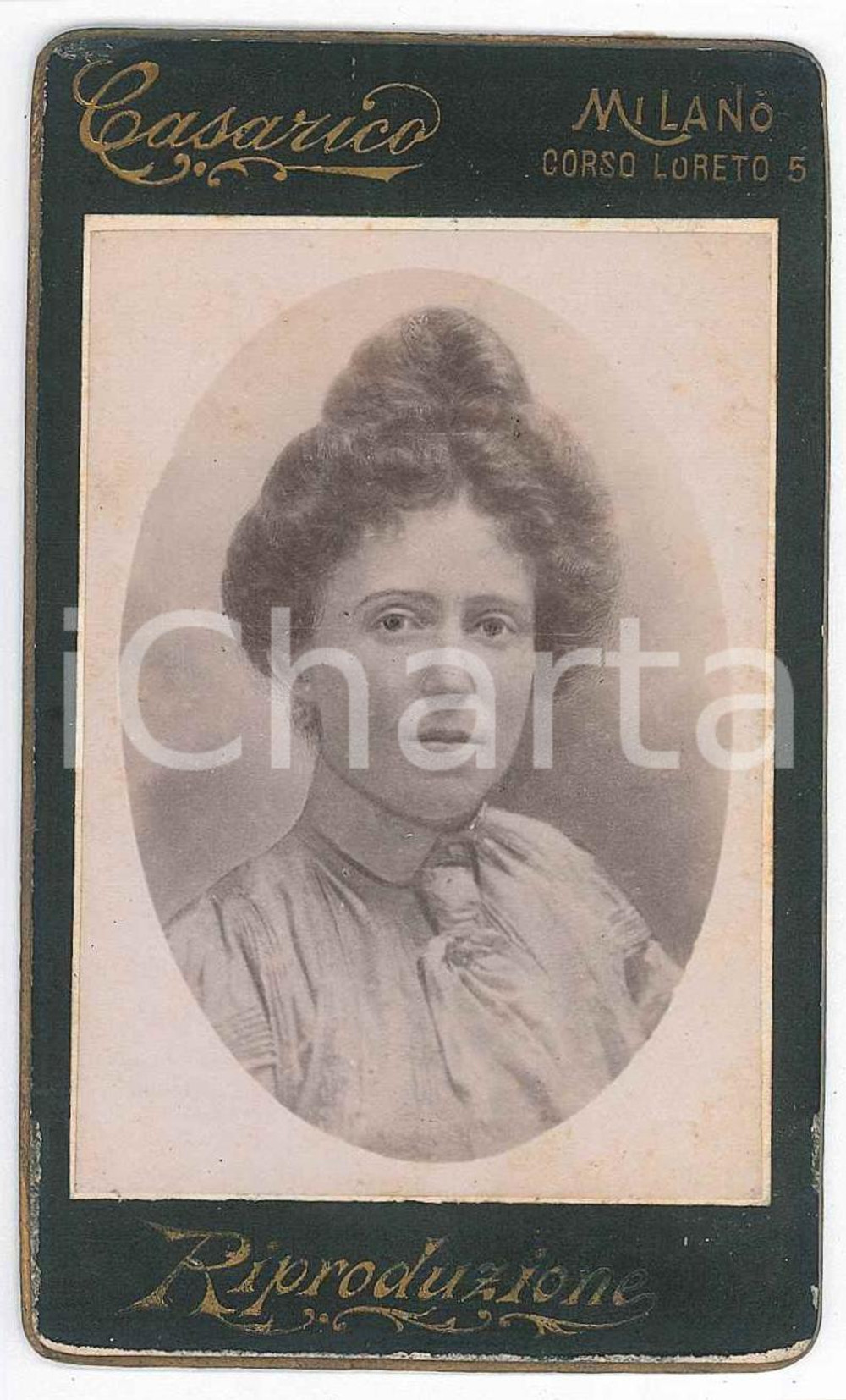 1880 ca. MILANO - Ritratto femminile - Foto CASARICO - CDV  Fotografia d'epoca, su cartoncino rigido.FOTOGRAFO: Casarico, Milano, Corso Loreto n. 5 FAIR/discreto Abrasioni angolari, residuo di nastro adesivo al verso. Formato: 6 x 10 cm originale e autentica 1