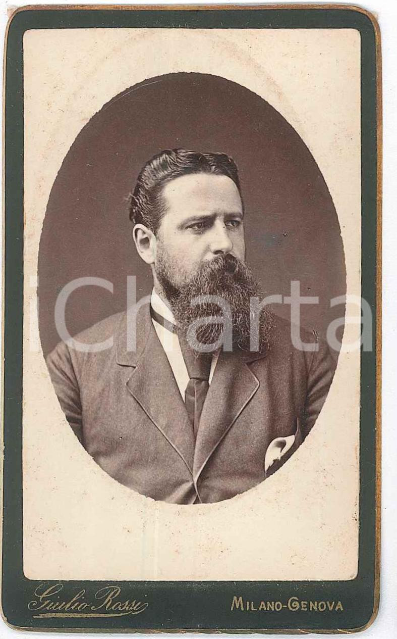 1880 ca. MILANO/GENOVA - Uomo in giacca e cravatta - Ritratto - Foto ROSSI - CDV  Fotografia d'epoca, su cartoncino rigido.FOTOGRAFO: Giulio Rossi, Milano - Genova. Milano - Corso V. Emanuele n. 20 Genova - via Garibaldi, 6 FAIR/discreto Piccole fioriture, residuo di nastro adesivo al verso. Formato: 6 x 10 cm originale e autentica 1