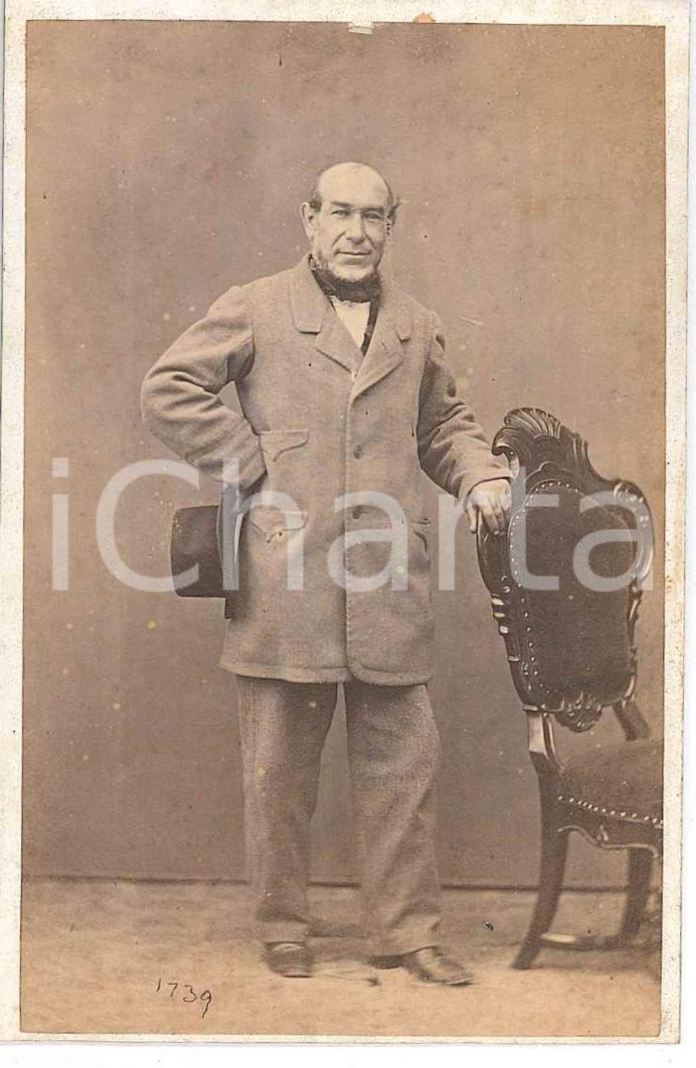 1880 ca. MILANO - Ritratto di uomo anziano in abito elegante - Foto GANZINI CDV  Fotografia d'epoca, su cartoncino rigido.FOTOGRAFO: Giovanni Battista GanziniMilano - via dell'Unione, 4 FAIR/discreto Abrasione al lato superiore e abrasioni al verso, piccole macchie e ingiallimento Formato: 6 x 10 cm originale e autentica 1