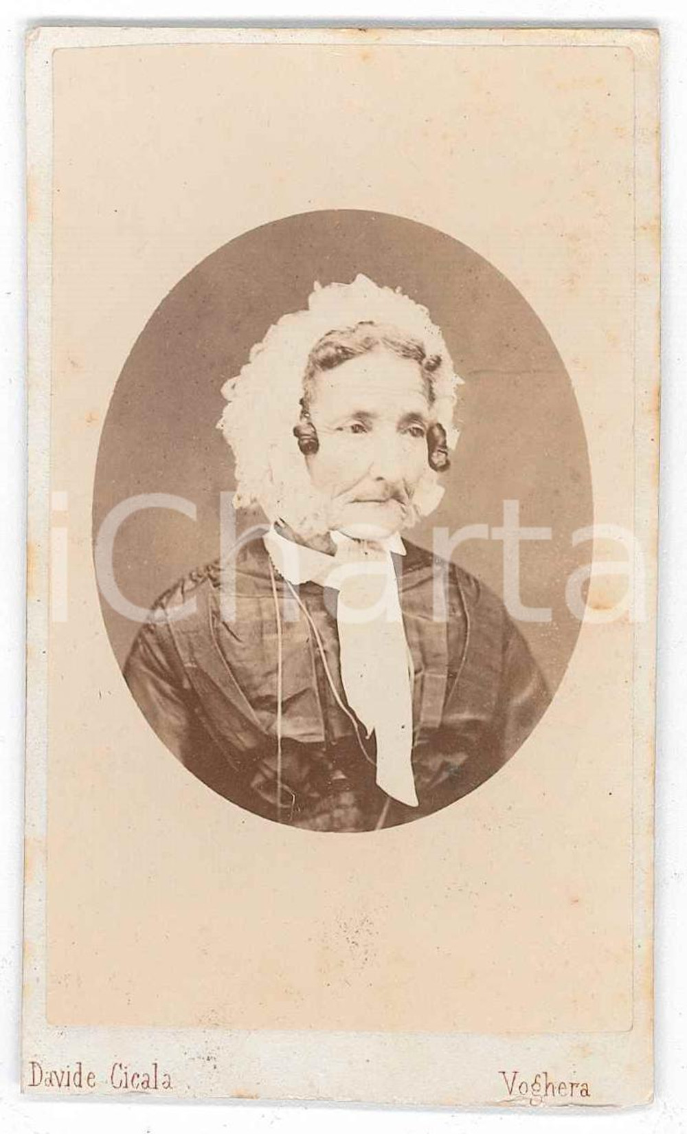 1870 ca VOGHERA Ritratto di donna anziana - Foto Davide CICALA - CDV  Fotografia d'epoca, su cartoncino.FOTOGRAFO: Davide Cicala - Voghera, Via Bellocchio GOOD/buono  Formato: CDV (6x10 cm) originale e autentica 1