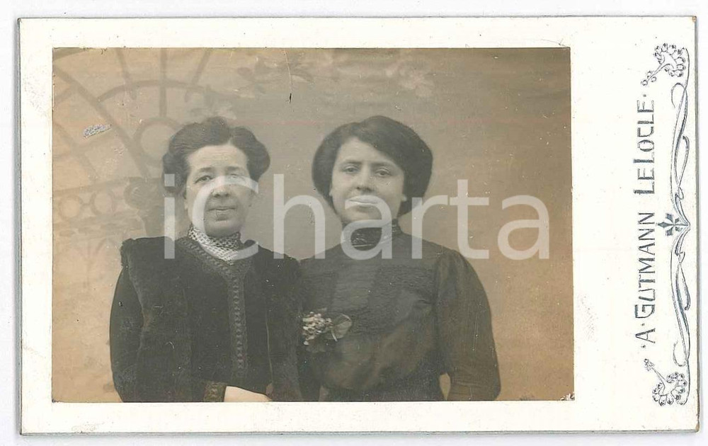 1890 ca LE LOCLE (SUISSE) Ritratto di madre e figlia - Foto A. GUTMANN - CDV  Fotografia d'epoca, su cartoncino.Al verso timbro del fotografo Luca Baratelli di Chiasso (Trasfere Villa Caridi)FOTOGRAFO: A. Gutmann - Le Locle - Rue des Envers 49 e Rue Henry Grandjean GOOD/buono  Formato: CDV (6x10 cm) originale e autentica 1