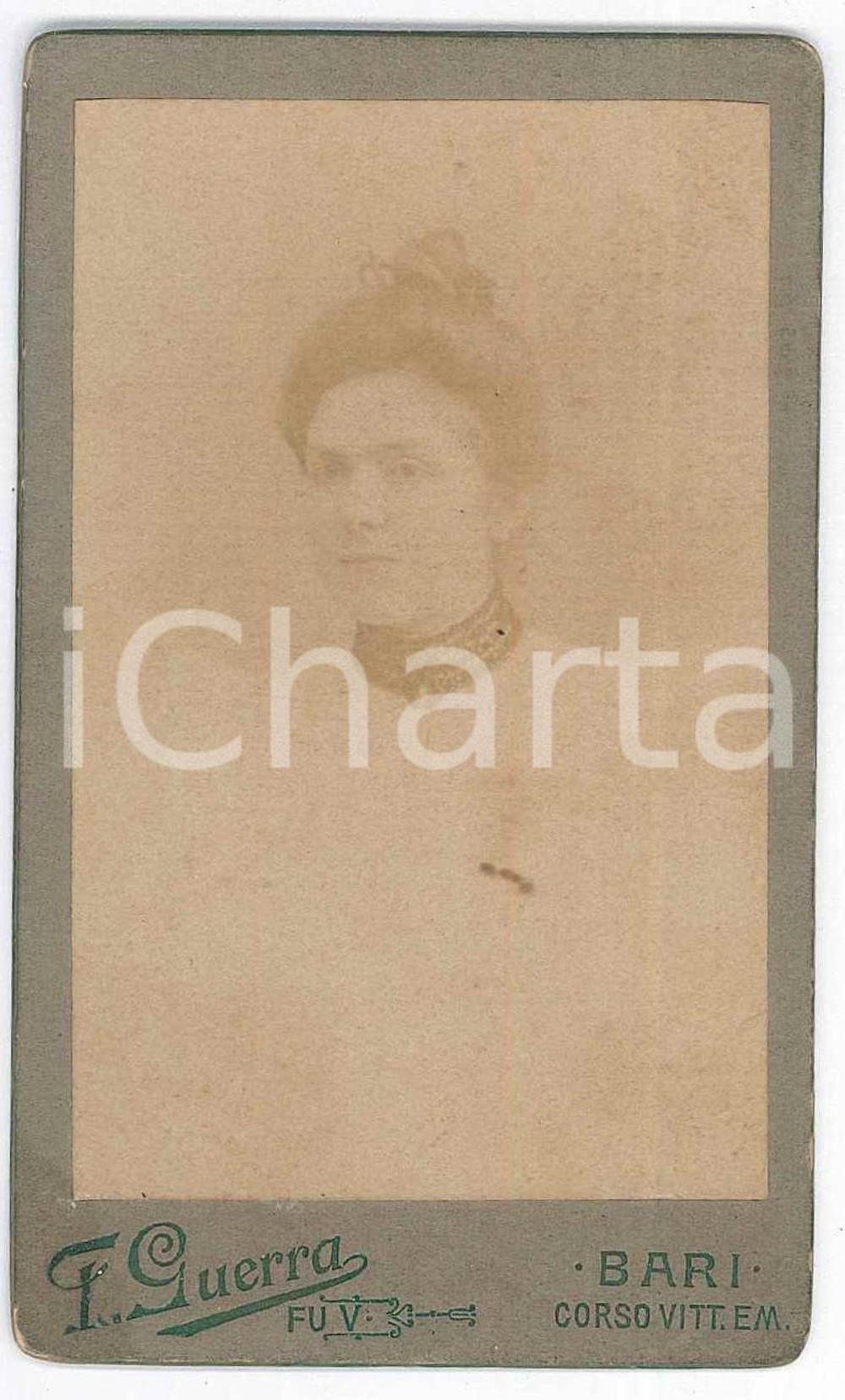 1905 ca BARI Ritratto di donna - Busto -  Foto Tommaso GUERRA CDV Fotografia d'epoca, montata su cartoncino rigido.FOTOGRAFO: Tommaso Guerra fu Vincenzo - Bari, corso Vittorio Emanuele GOOD/buono  Formato: 6x10 cm originale e autentica 1