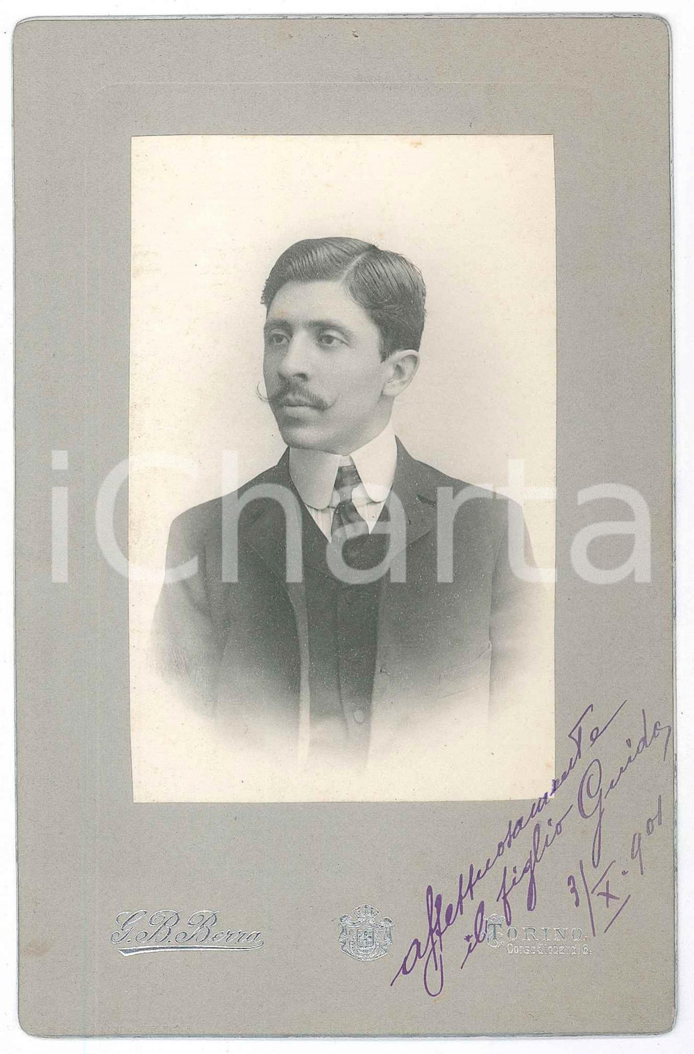1901 TORINO Ritratto maschile - Fotografia subalpina G. B. BERRA 11x16 cm  Fotografia d'epoca, su cartoncino.FOTOGRAFO: Fotografia subalpina G .B. Berra - Torino, Corso Siccardi 6 GOOD/buono  Formato: 11x16 cm originale e autentica 1