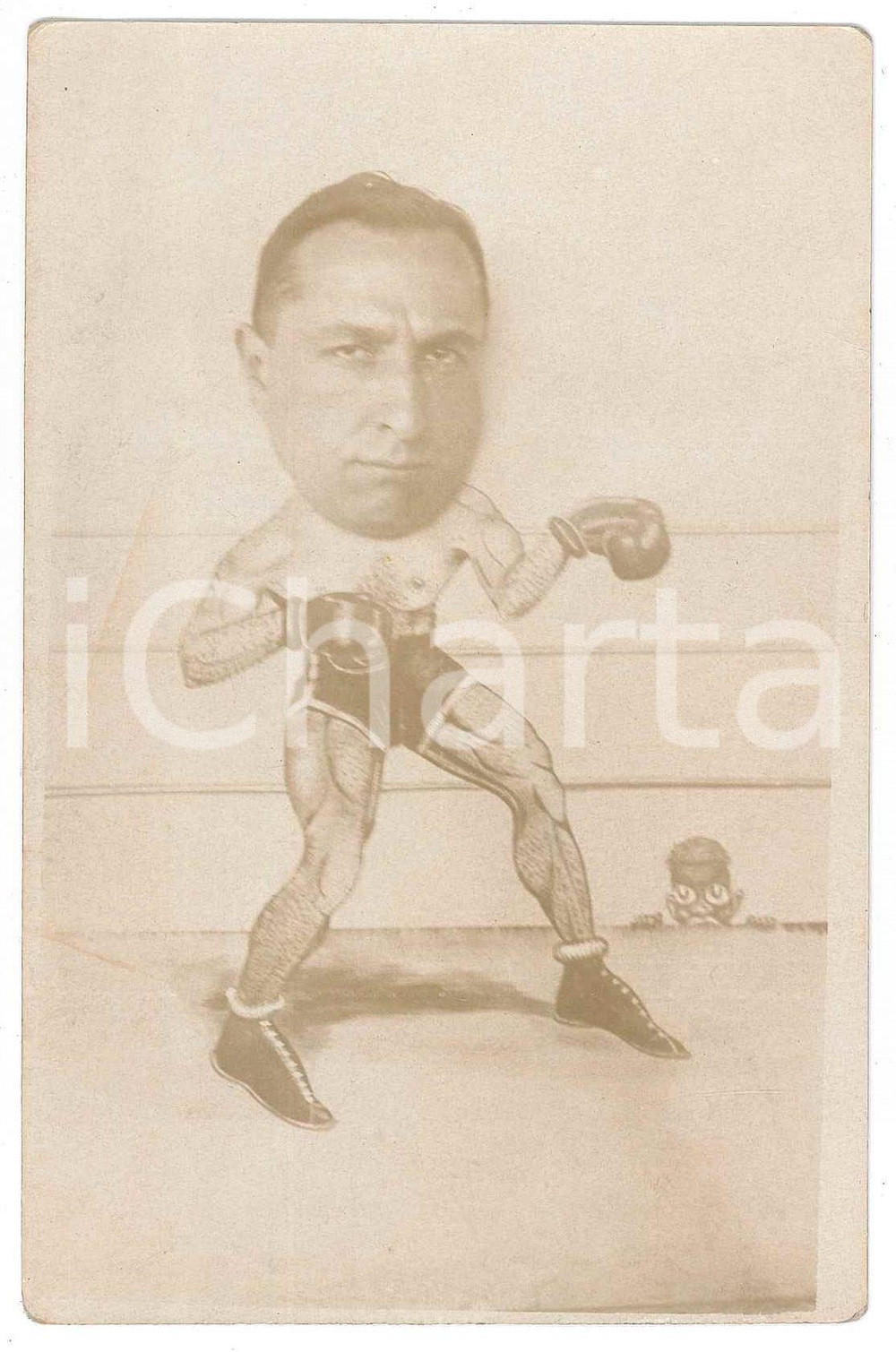 1930 ca FRANCE - BOXE - Fotomontaggio su ring *Foto CURIOSA 9x14 cm Fotografia d'epoca, realizzata con la tecnica del fotomontaggio. FAIR/discreto lievi piegature Formato: 9x14 cm originale e autentica 1