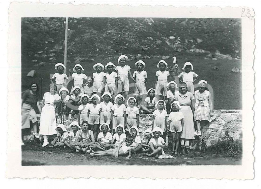 Agosto 1935 ITALIA COLONIE Gruppo di bambini - Fotografia 9x6 cm Fotografia d'epoca. GOOD/buono  Formato: 9x6 cm originale e autentica 1