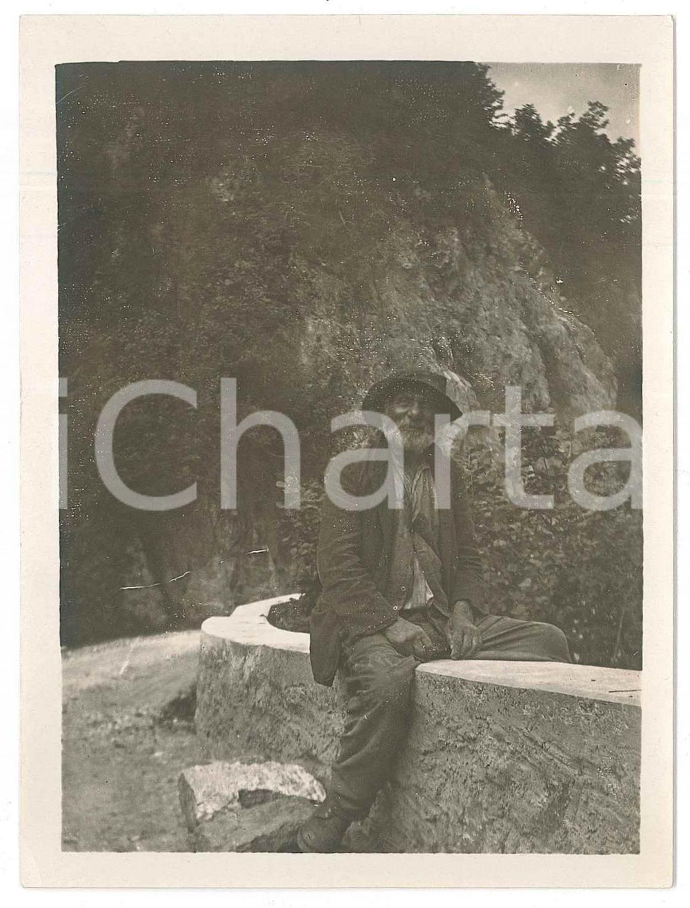 1920 ca ITALIA - MONTAGNA - Anziano lungo un sentiero - Foto 9x12 cm Fotografia d'epoca. GOOD/buono  Formato: 8x12 cm originale e autentica 1