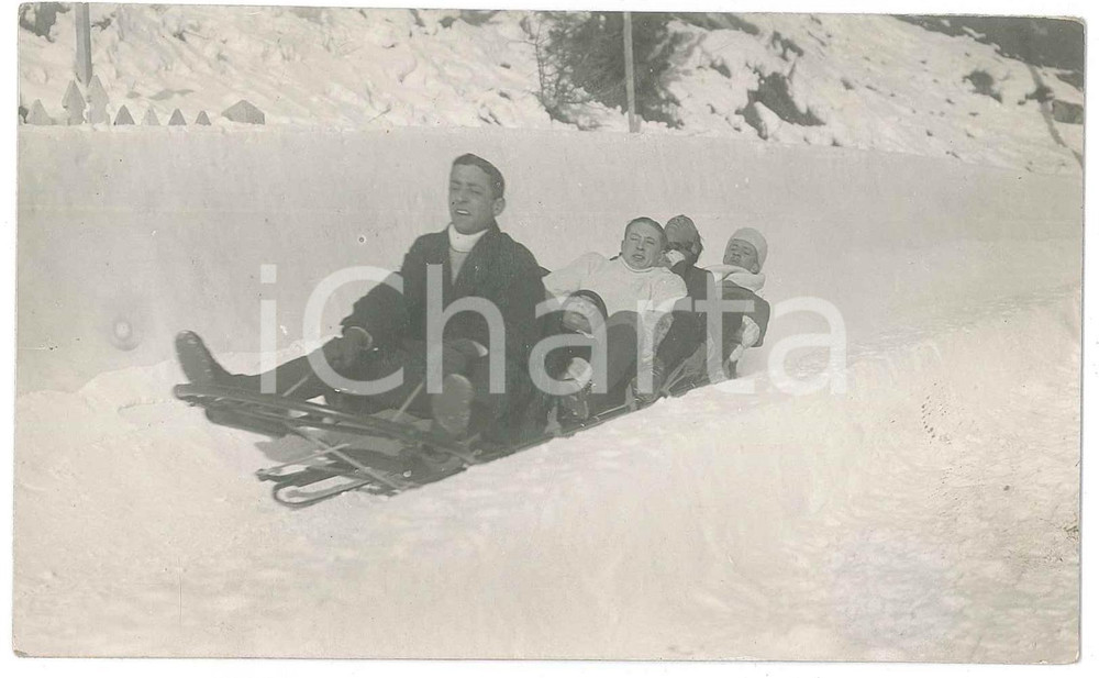 1920 ca ST. MORITZ - SPORT INVERNALI - SLITTINO Turisti in discesa *Foto 13x8 cm Fotografia d'epoca.FOTOGRAFO: G. Ehanhoffer - St. Moritz GOOD/buono  Formato: 13x8 cm originale e autentica 1