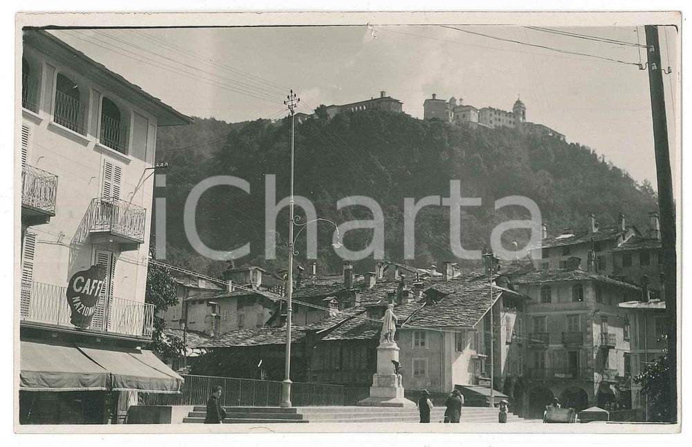 1920 ca VARALLO SESIA (VC) Veduta con il SACRO MONTE - Foto ANIMATA 14x9 cm 1  Fotografia d'epoca, in formato cartolina postale. GOOD/buono ma difetti di stampa Formato: 14x9 cm originale e autentica 1