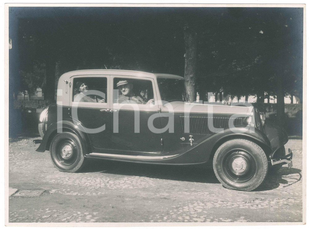1930 ca TORINO Ritratto di coppia in automobile ^Foto 24x18 cm Fotografia d'epoca. GOOD/buono  Formato: 24x18 cm originale e autentica 1