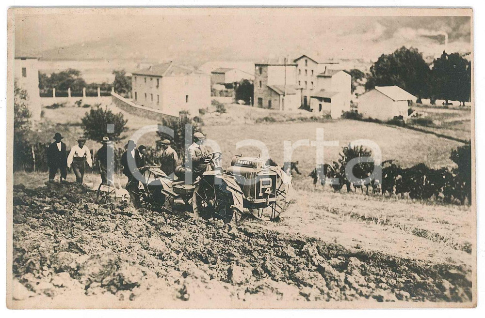 1935 ca ITALIA AGRICOLTURA Aratura con trattore PAVESI P4 - Foto 14x9 cm Fotografia d'epoca, con timbro "La Motomeccanica - Milano". GOOD/buono  Formato: 14x9 cm originale e autentica 1