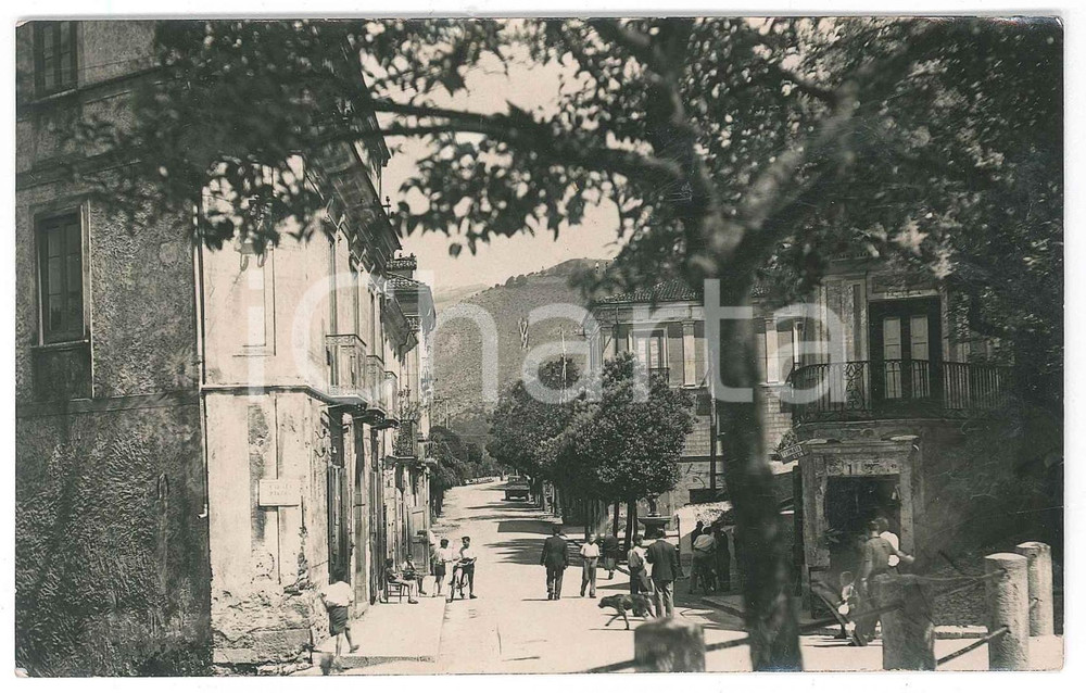 1951 MARSICO NUOVO (PZ) Una via del centro - Foto ANIMATA bambini  Fotografia d'epoca, in formato cartolina postale.Viaggiata. GOOD/buono  Formato: 14x9 cm originale e autentica 1