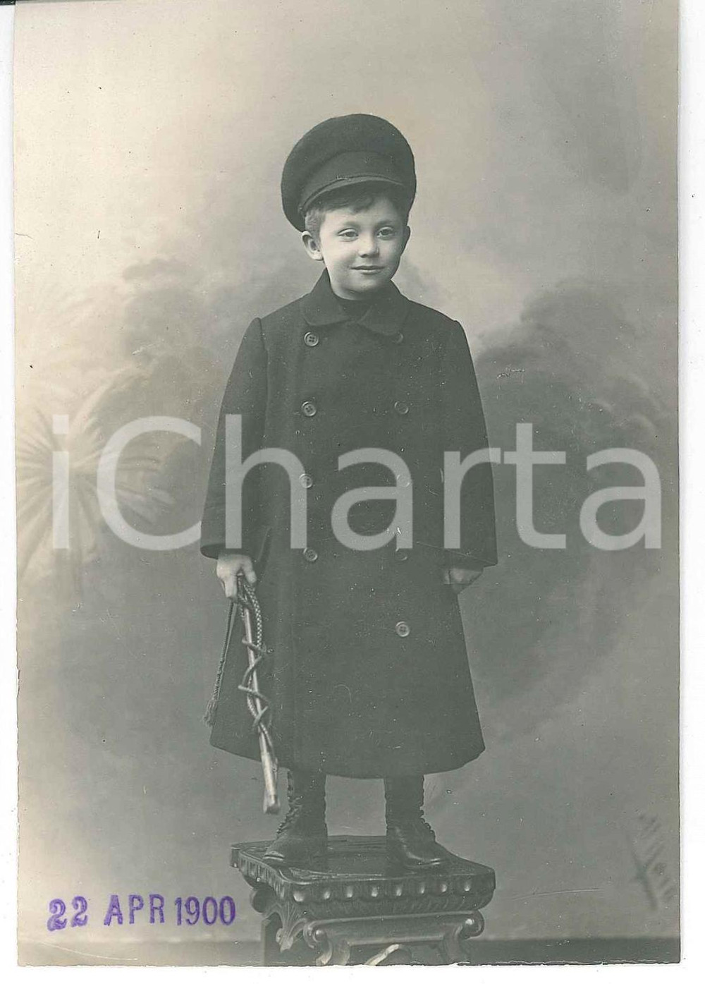 1900 ca COSTUME ITALIA Bambino in abito da cocchiere (2) Foto 9x14 cm  Fotografia d'epoca, con timbro datario al recto. FAIR/discreto lievi increspature superficiali Formato: 9x14 originale e autentica 1