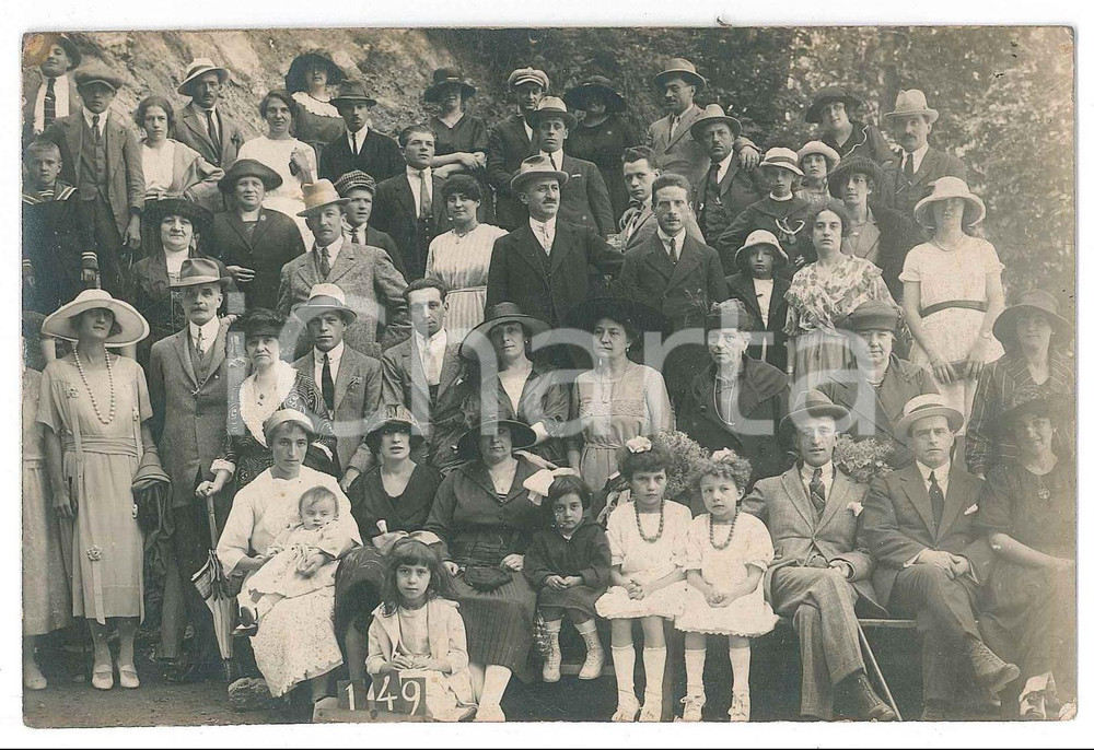 1910 ca SAINT-VINCENT Gruppo di escursionisti - Ritratto - Foto cartolina Fotografia d'epoca, in formato cartolina postale. FAIR/discreto piccola macchia angolare Formato: 14x9 cm originale e autentica 1