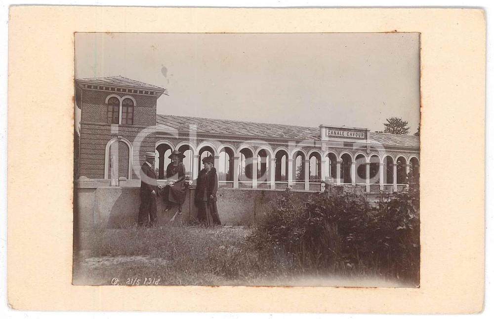1918 CHIVASSO Presa del CANALE CAVOUR - Escursionisti - Foto 14x9 cm Fotografia d'epoca, montata su cartoncino morbido. GOOD/buono  Formato: 14x9 cm originale e autentica 1