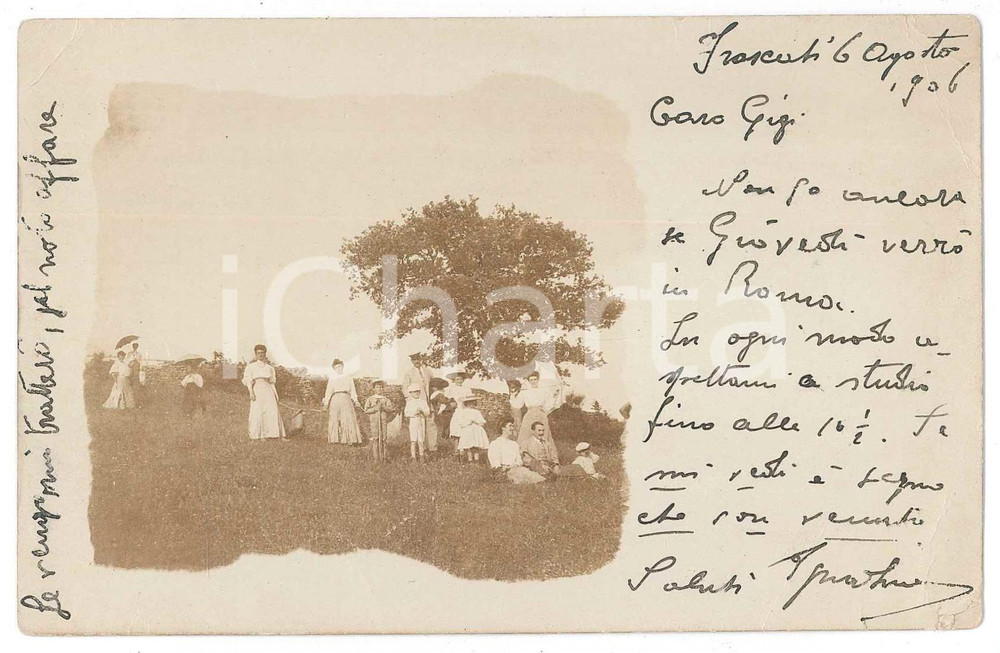 Agosto 1906 FRASCATI (RM) Ritratto di famiglia in villeggiatura - Foto VINTAGE  Fotografia d'epoca, in formato cartolina postale, scritta ma non viaggiata. FAIR/discreto piegature angolari con piccola abrasione Formato: 14x9 cm originale e autentica 1