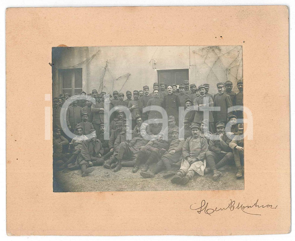 1915 ca WW1 REGIO ESERCITO - ITALIA - Gruppo di ufficiali - Foto 15x12 cm  Fotografia d'epoca, montata su cartoncino.Indicazione manoscritta al lato inferiore: "S.Ten. C. Montuori". GOOD/buono  Formato: 15x12 cm originale e autentica 1