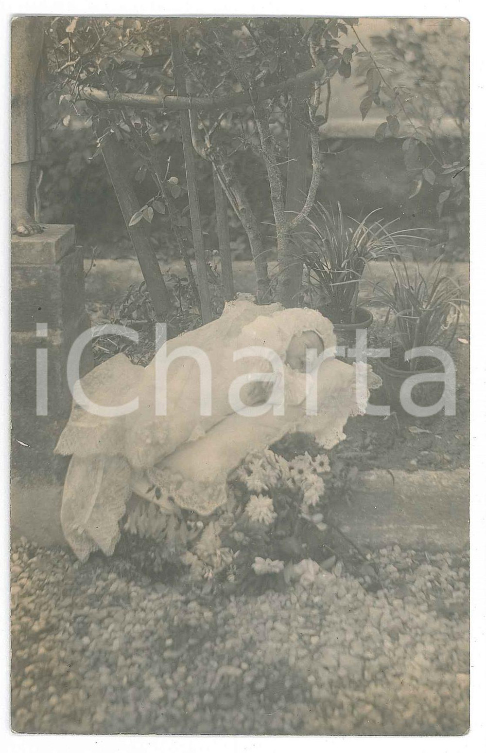 1911 ITALIA Ritratto di bambina di due giorni - Foto VINTAGE 9x14 cm  Fotografia d'epoca, in formato cartolina postale. GOOD/buono  Formato: 9x14 cm originale e autentica 1
