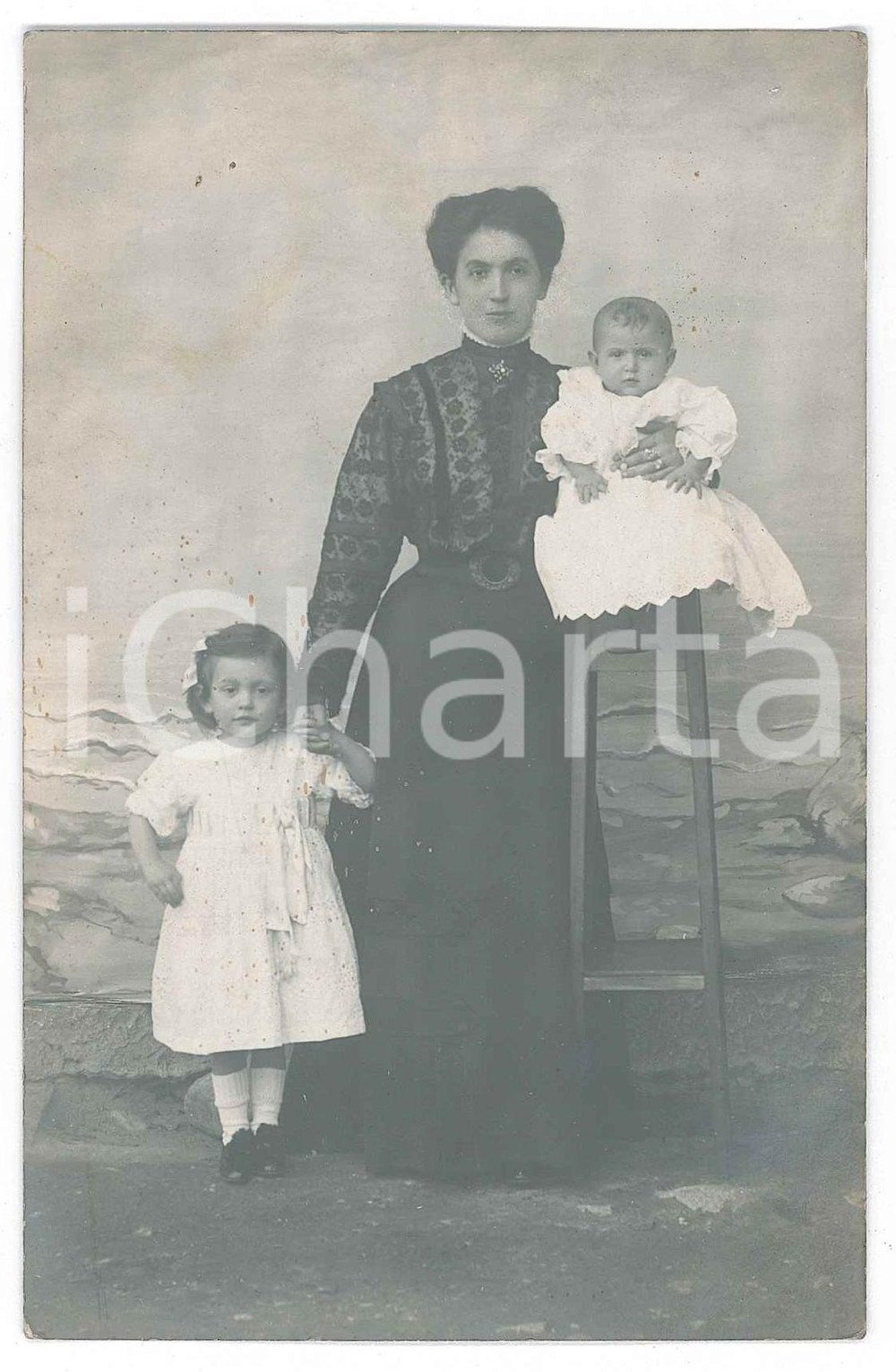 Fotografia d epoca originale 1910 DOMODOSSOLA Ritratto di donna con i figli Pia e Guglielmo  Foto 9x14 5 1