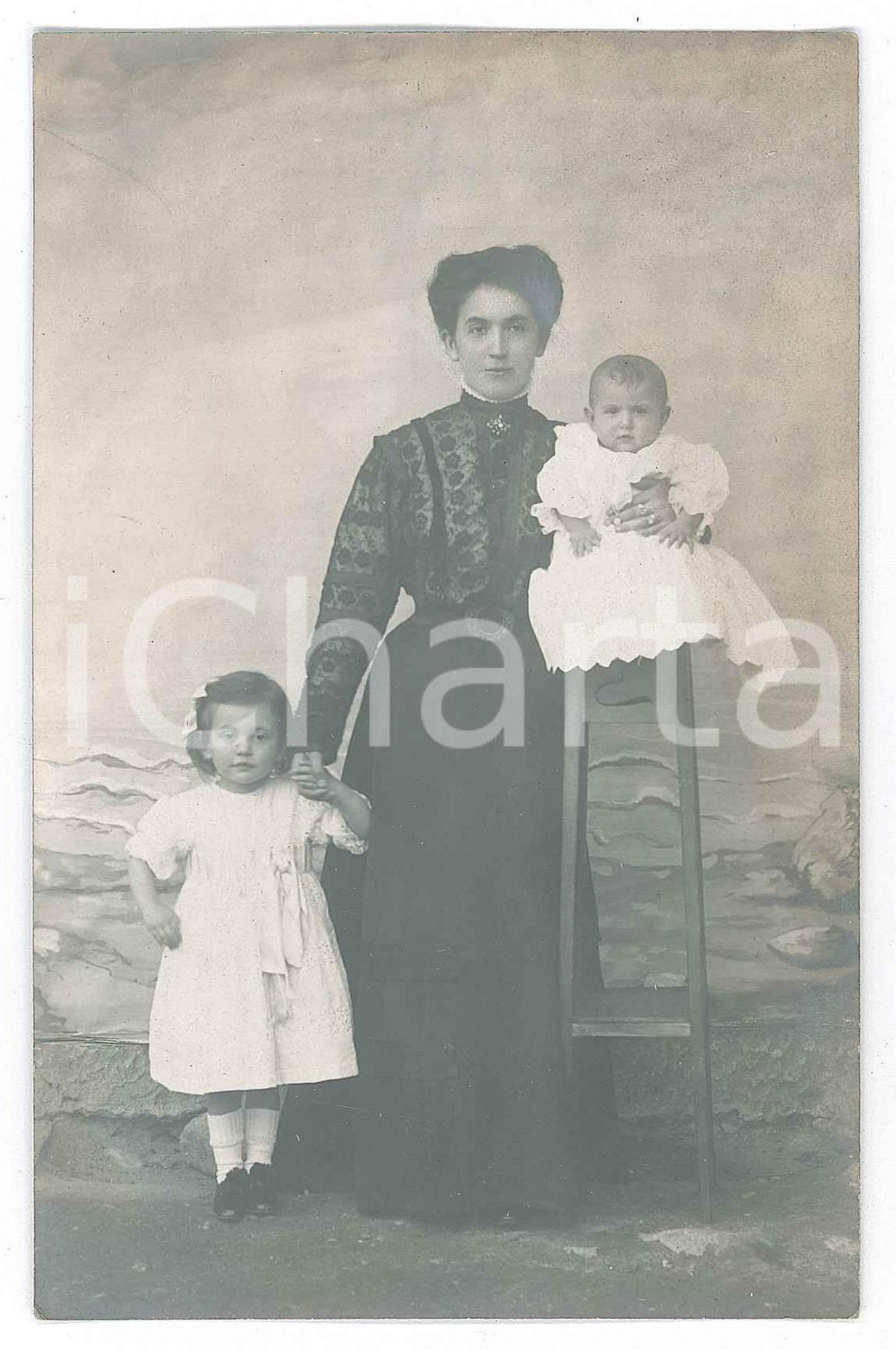 1910 DOMODOSSOLA Ritratto di donna con i figli Pia e Guglielmo - Foto 9x14 (1)  Fotografia d'epoca. GOOD/buono  Formato: 9x14 cm originale e autentica 1