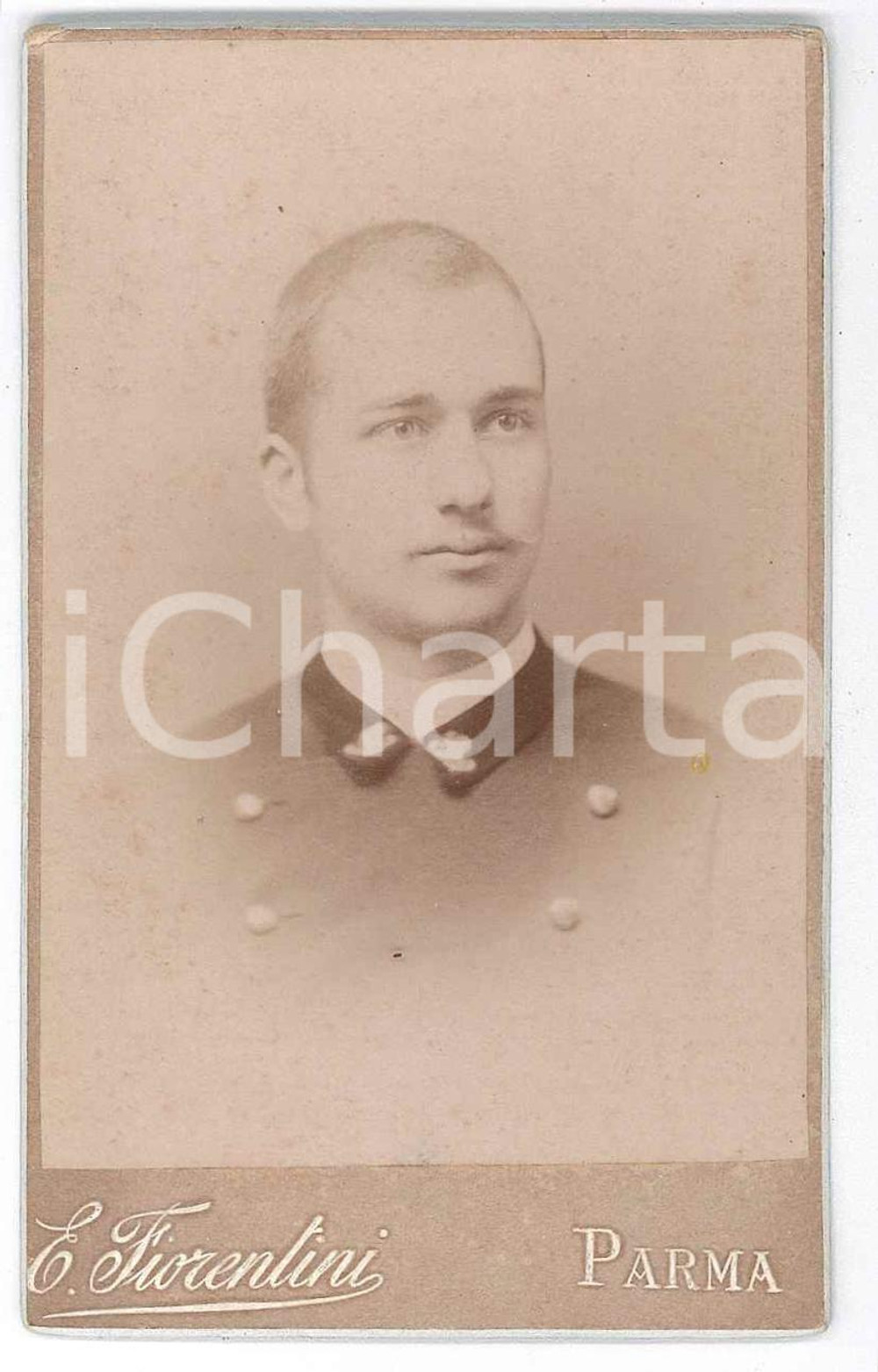 1870 ca. PARMA - Ritratto di giovane ufficiale - Foto FIORENTINI CDV  Fotografia d'epoca, su cartoncino rigido.FOTOGRAFO: E. FiorentiniParma - Borgo Macina n. 31, Bordo del Leone d'oro FAIR/discreto Lievi smussature angolari Formato: 6 x 10 cm originale e autentica 1