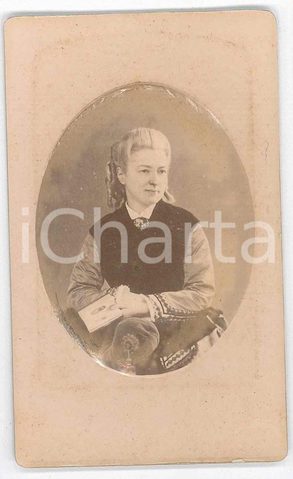 1870 ca FRANCE Portrait de femme assise *Photo SILLI NICE/VICHY CDV Fotografia d'epoca, su cartoncino rigido. GOOD/buono  Formato: 6x10 cm originale e autentica 1