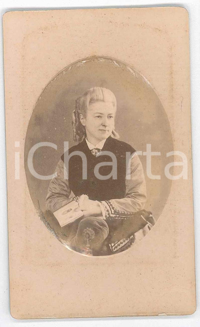 Fotografia d epoca originale 1870 ca FRANCE Portrait de femme assise Photo SILLI NICE/VICHY CDV 1