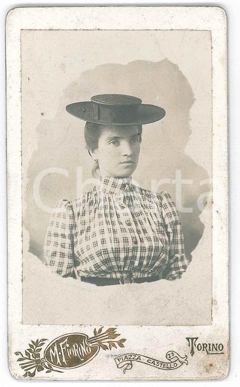Fotografia d epoca originale 1895 ca. TORINO  Ritratto donna con camicia e cappello  Foto FIORINO CDV 1