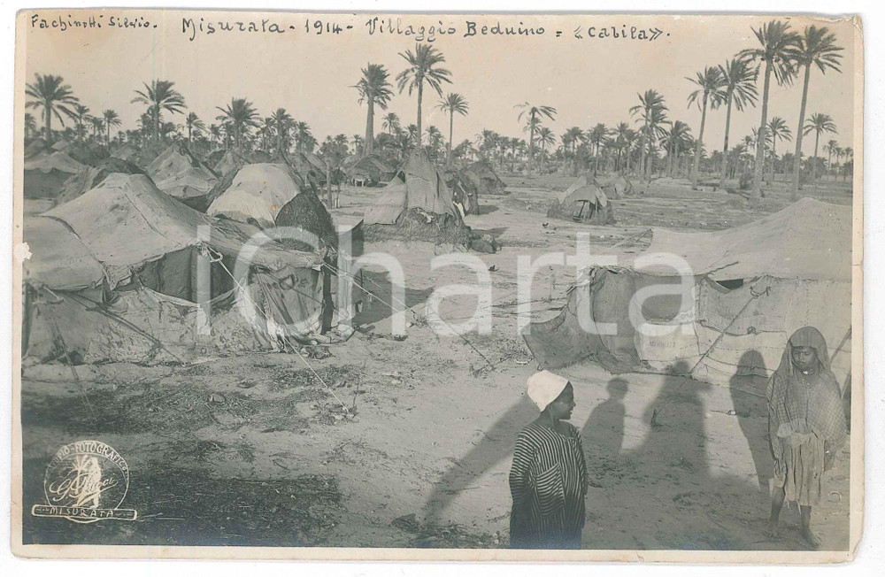 1914 MISURATA (LIBIA) Villaggio beduino - CABILIA - Foto 17x11 cm Fotografia d'epoca, con didascalia manoscritta al recto.FOTOGRAFO: Silvio Fachinotti FAIR/discreto lievi gualciture marginali, con minimi strappi, e piccole abrasioni al recto; lievi abrasioni al verso Formato: 17x11 cm  originale e autentica 1
