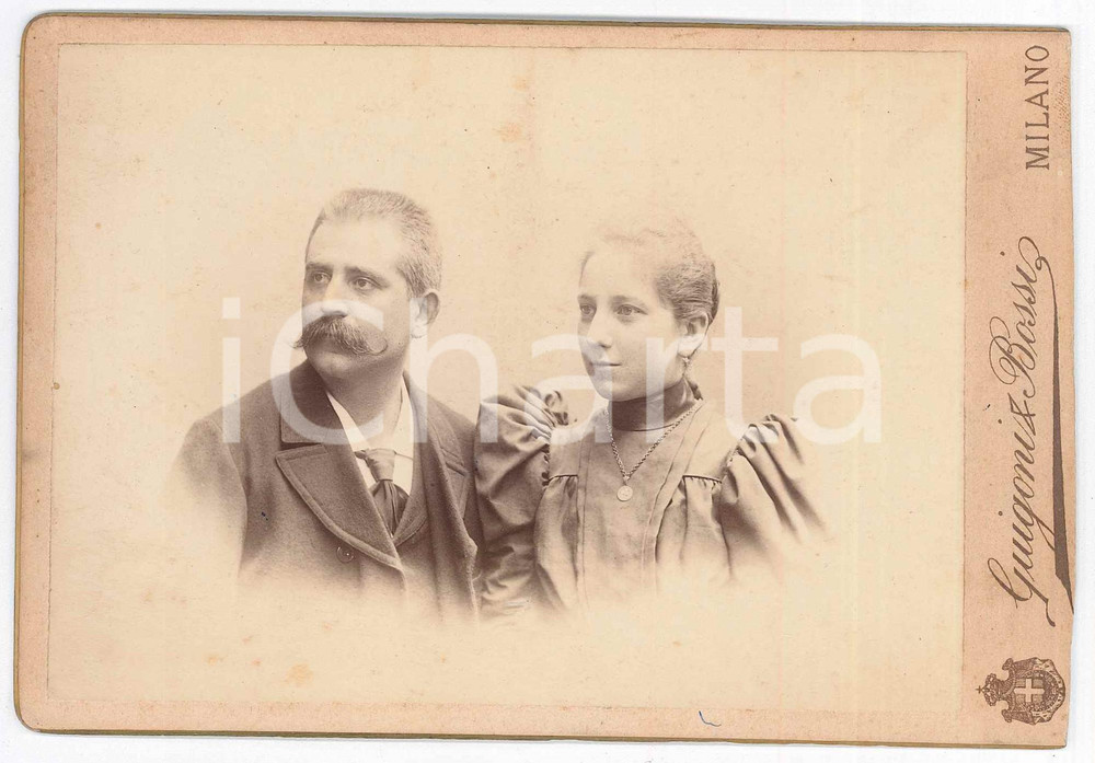 1890 ca MILANO Coppia di coniugi - Ritratto - Foto GUIGONI & BOSSI Fotografia d'epoca, montata su cartoncino rigido. FAIR/discreto rifilata al lato destro Formato: 16x11 cm originale e autentica 1