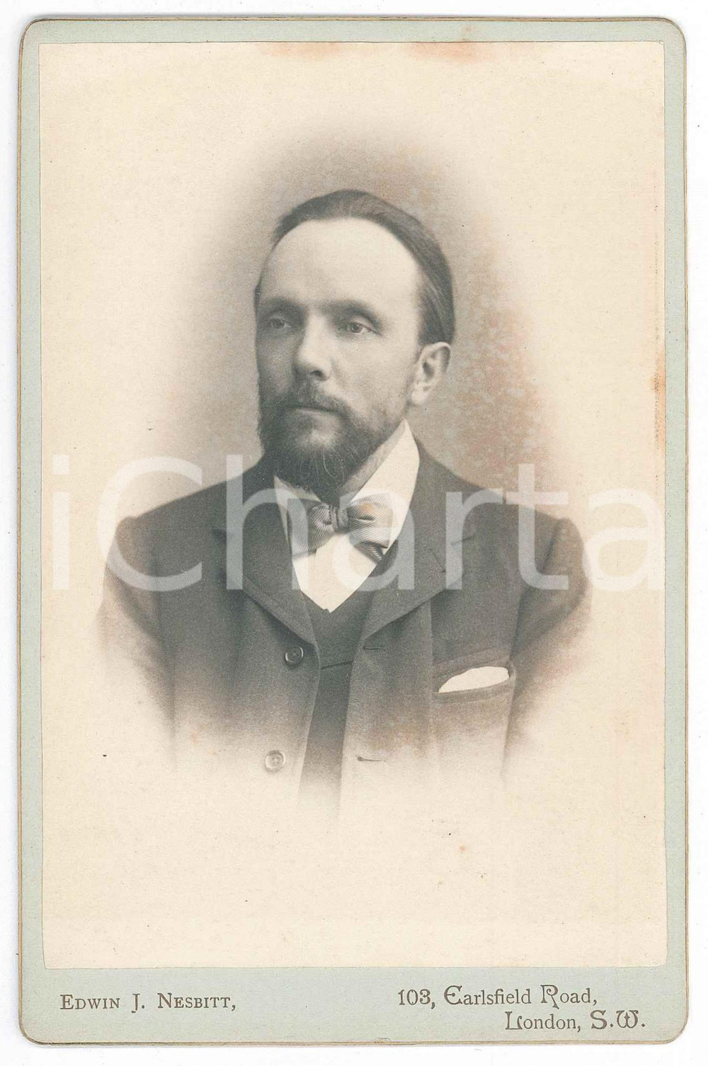 1890 ca LONDON Portrait of a man -  Photo Edwin J. NESBITT 11x16 cm Fotografia d'epoca, montata su cartoncino rigido. GOOD/buono lievi fioriture Formato: 11x16 cm originale e autentica 1