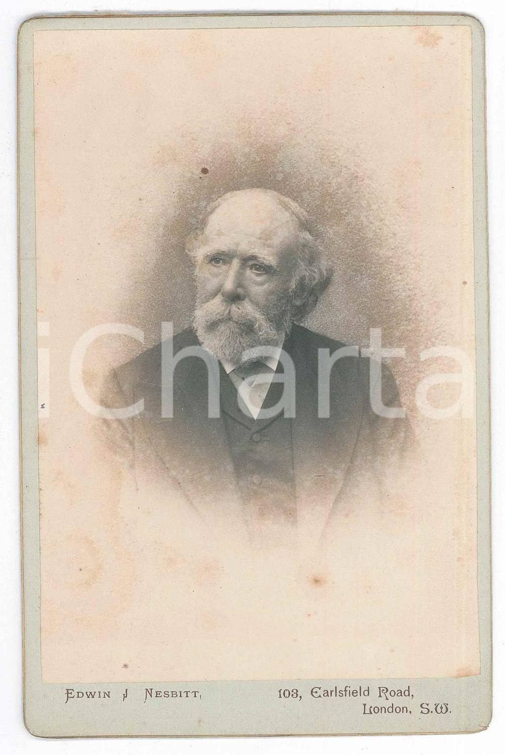 1890 ca LONDON Portrait of an old man - Photo Edwin J. NESBITT 11x16 cm Fotografia d'epoca, montata su cartoncino rigido. GOOD/buono lievi fioriture Formato: 11x16 cm originale e autentica 1