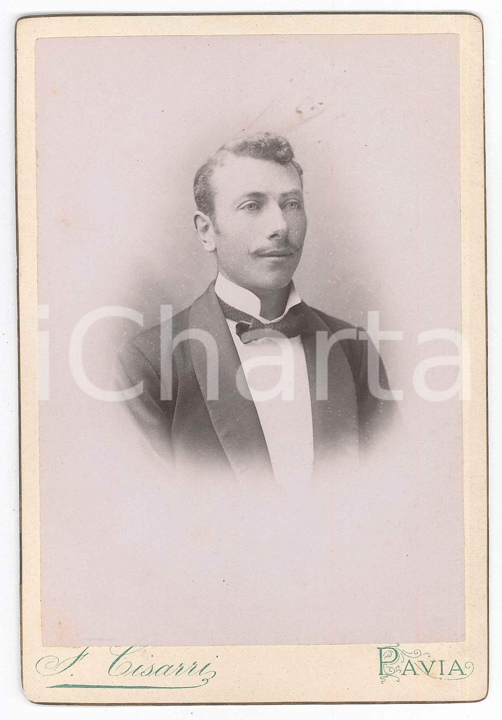 Fotografia d epoca originale 1890 ca PAVIA Ritratto maschile in abito da sera  Busto  Foto F. CISARRI 1