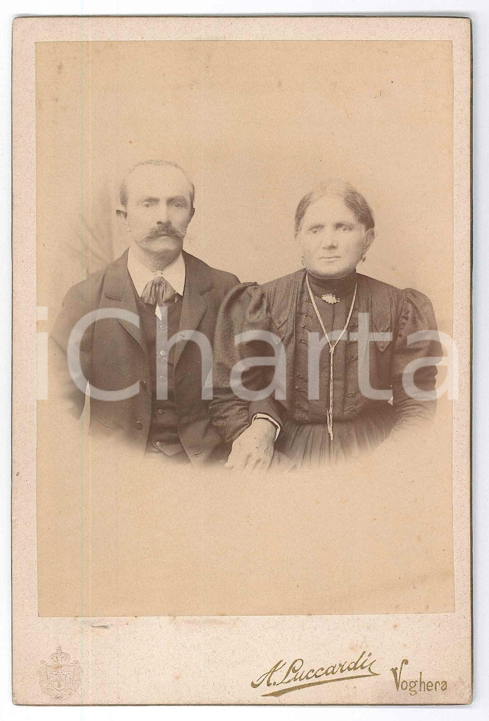 Fotografia d epoca originale 1900 ca VOGHERA Ritratto di due coniugi  Foto A. LUCCARDI 11x17 cm 1
