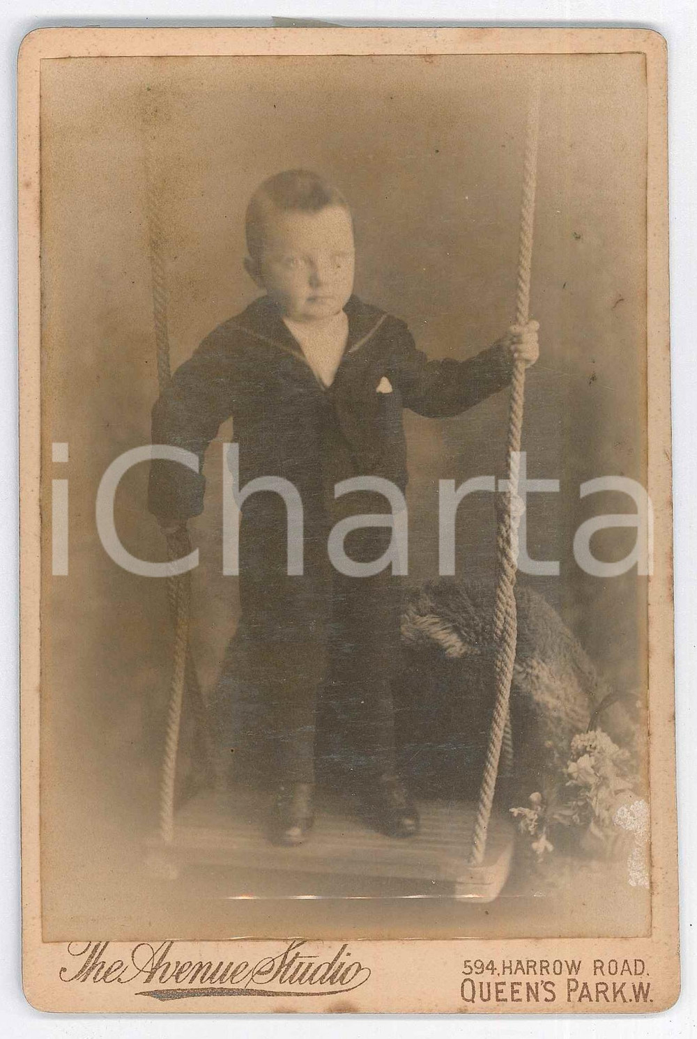 1896 LONDON Portrait of child Oliver aged 3 years -  Swing - Photo A. WITTCOX Fotografia d'epoca, montata su cartoncino rigido.FOTOGRAFO: A. Wittcox - The Avenue Studio - 594, Harrow Road, London FAIR/discreto residui cartacei al lato destro Formato: 11x16 cm originale e autentica 1