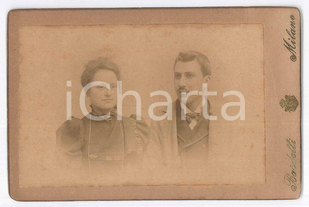 1890 ca MILANO Ritratto di una coppia di coniugi - Busto - Foto BARDELLI Fotografia d'epoca, montata su cartoncino rigido.FOTOGRAFO: Bardelli - Milano, corso Garibaldi 100 GOOD/buono  Formato: 8x12 cm originale e autentica 1