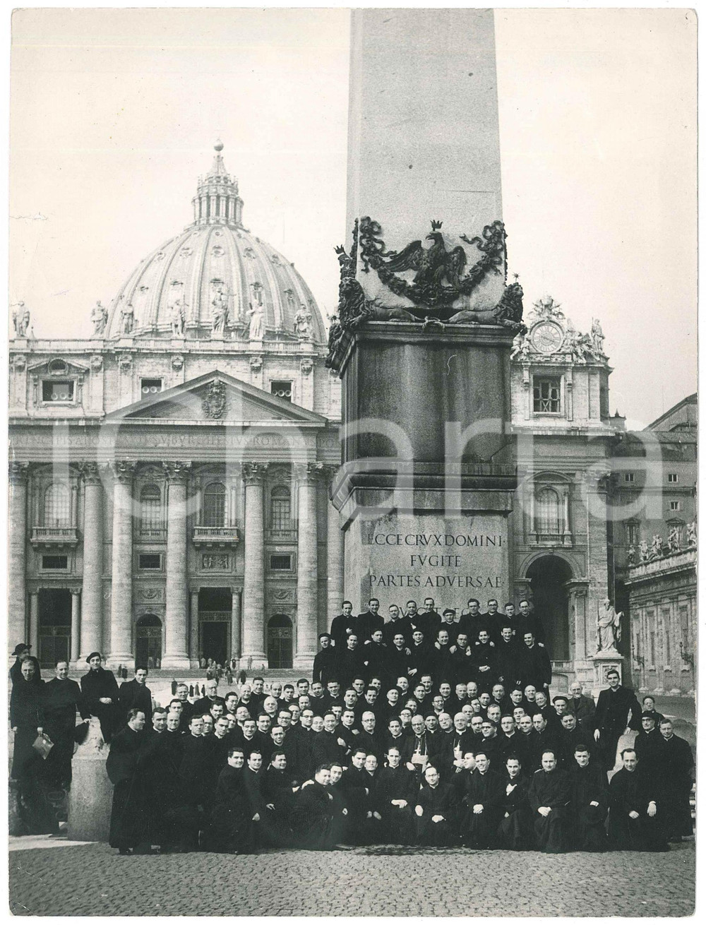 Fotografia d epoca originale 1955 ROMA Piazza SAN PIETRO  Sacerdoti dopo l udienza papale Foto 18x24 cm 1