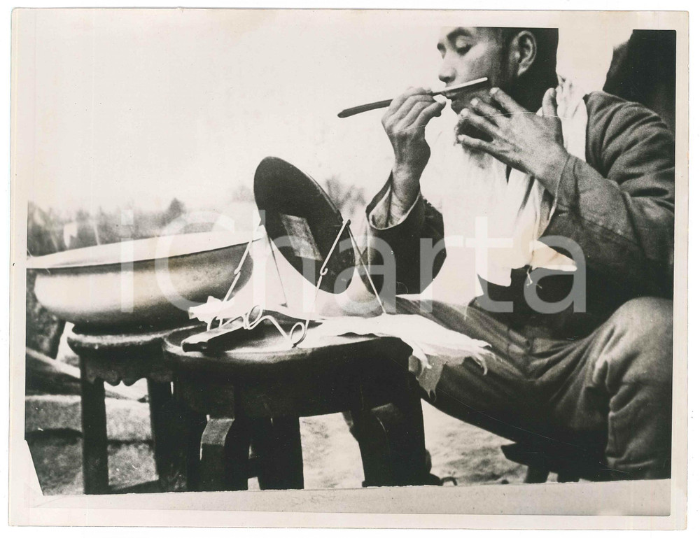 1940 ca SINO-JAPANESE WAR Japanese soldier shaving - Photo 24x18 cm Fotografia d'epoca.  GOOD/buono  Formato: 24x18 cm originale e autentica 1