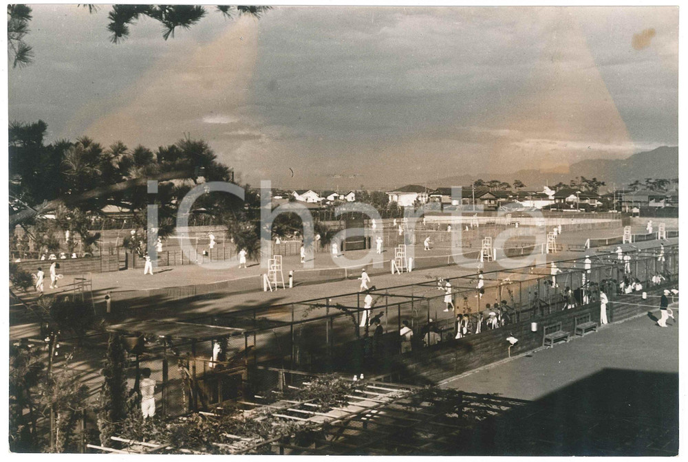 1940 ca JAPAN - SPORT - KOSHIEN Tennis Club - Photo 22x15 cm Fotografia d'epoca.  POOR/danneggiato aloni diffusi, piegature e macchia al lato superiore Formato: 22x15 cm originale e autentica 1