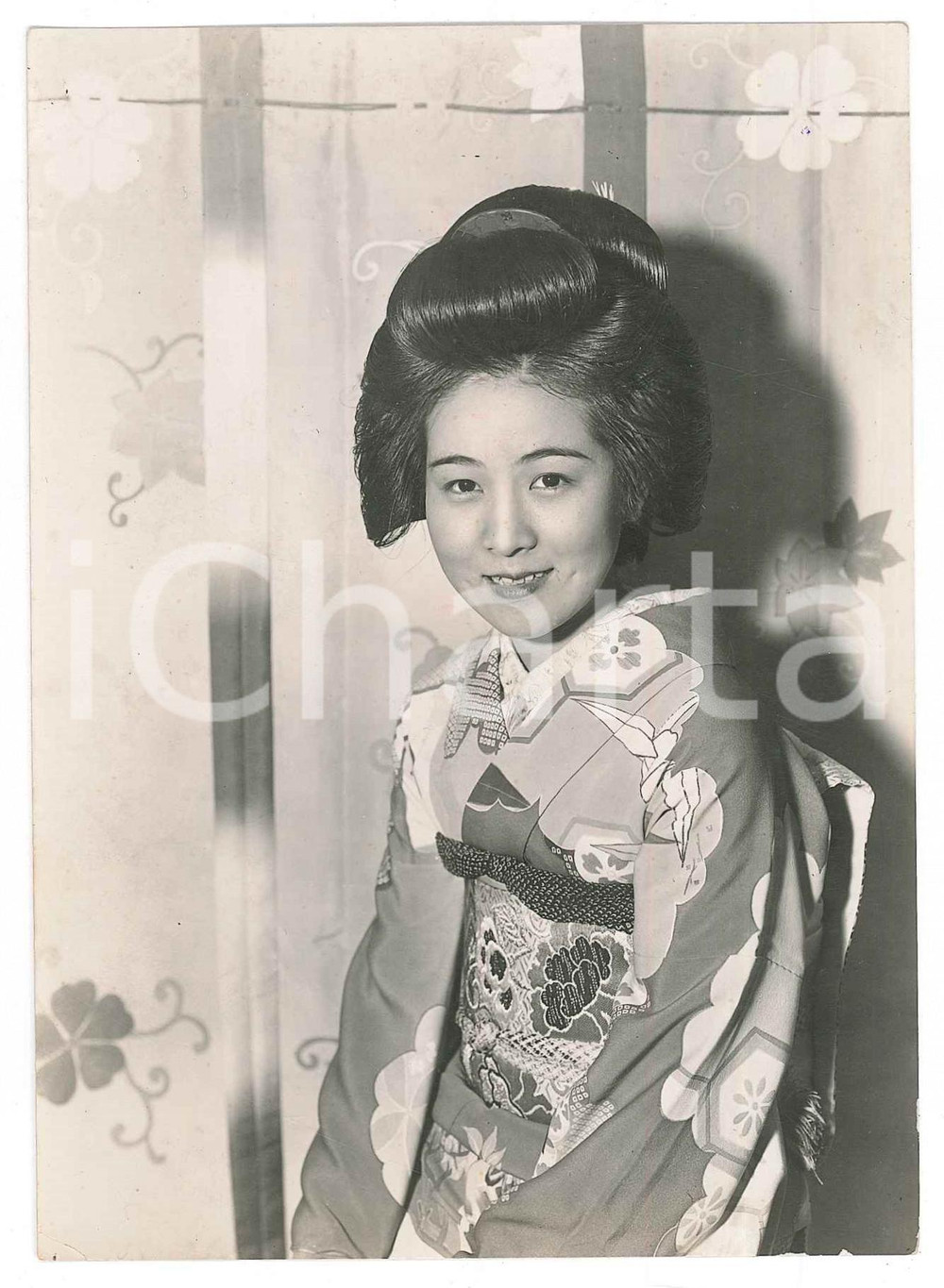 1940 ca JAPAN - TOKYO (?) - Geisha in a traditional dress - Photo 10x15 cm Fotografia originale d'epoca. GOOD/buono  Formato: 10x15 cm originale e autentica 1