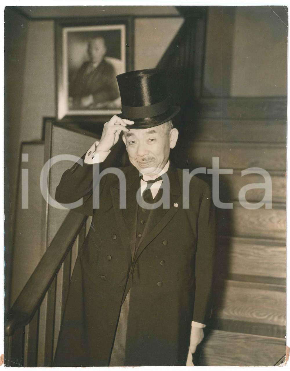 1940 ca TOKYO (JAPAN) - Japanese minister (?) - Photo 18x24 cm Fotografia originale d'epoca. FAIR/discreto piccole piegature angolari, con minime sbrecciature Formato: 18x24 cm originale e autentica 1