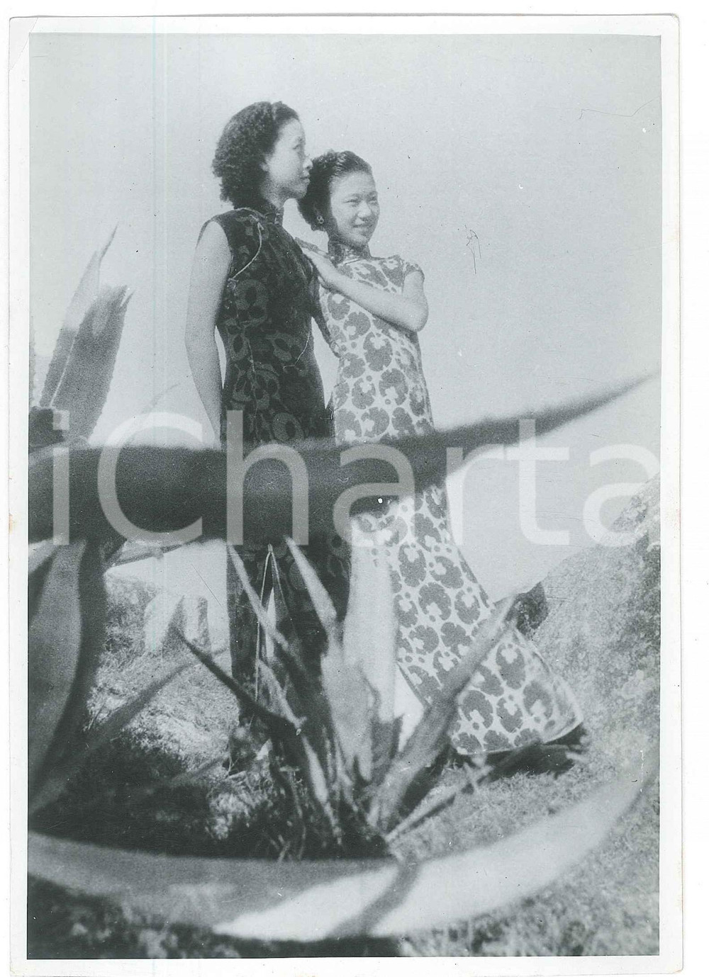 1940 ca JAPAN - CUSTOMS - Women in her traditional dresses - Photo 13x18 cm Fotografia originale d'epoca. GOOD/buono minima piegatura angolare Formato: 13x18 cm originale e autentica 1