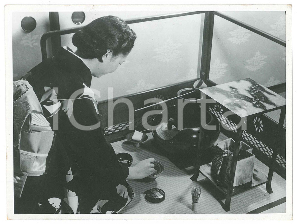 1940 ca JAPAN- CUSTOMS - Tea ceremony - Woman - Photo18x13 cm Fotografia originale d'epoca. GOOD/buono  Formato: 18x13 cm originale e autentica 1