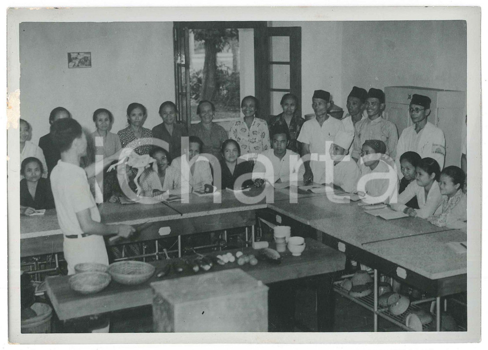 1940 ca JAPAN - Cooking school - VINTAGE Photo 18x13 cm Fotografia originale d'epoca. POOR/danneggiato abrasione al lato sinistro Formato: 18x13 cm originale e autentica 1