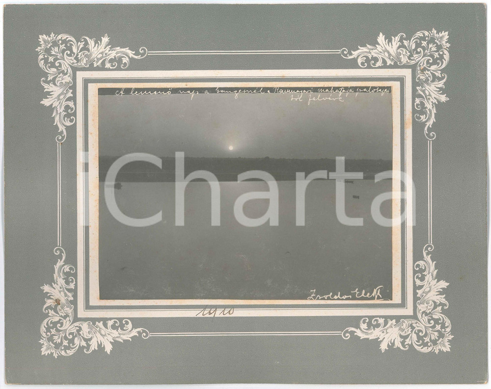 1910 Zsoldos ELEK - INDIA - Sunset on the River Ganges - Photo 28x22 cm  Fotografia d'epoca, montata su cartoncino rigido, che reca didascalia originale e firma al negativo.FOTOGRAFO: Zsoldos Elek GOOD/buono ma lievi fioriture Formato: 28x22 cm originale e autentica 1