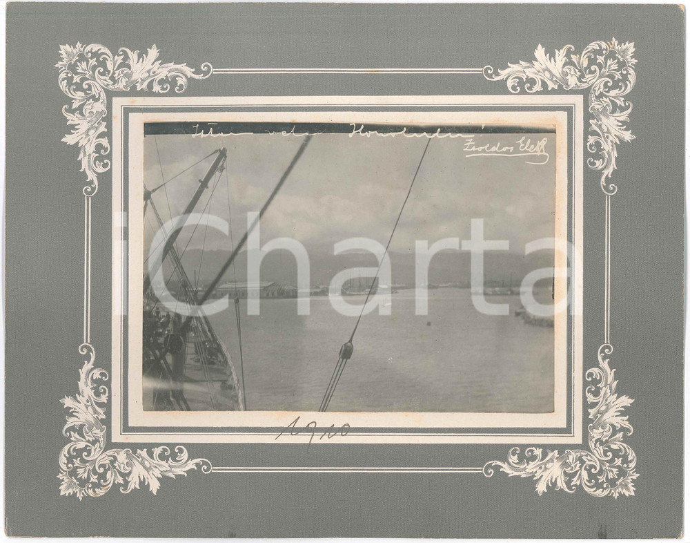 1910 Zsoldos ELEK - HONOLULU (HAWAII) The Harbour - Photo 28x22 cm  Fotografia d'epoca, montata su cartoncino rigido, che reca didascalia originale e firma al negativo.FOTOGRAFO: Zsoldos Elek GOOD/buono ma residui cartacei al verso Formato: 28x22 cm originale e autentica 1
