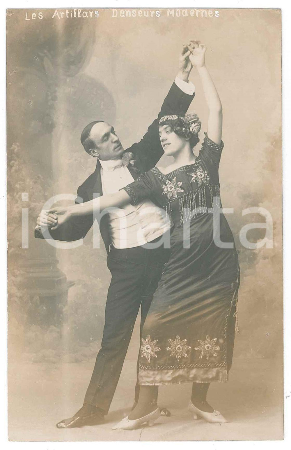 1910 ca DANZA - CABARET - LES ARTILLARS Danseurs modernes - Foto cartolina RPPC Fotografia seriale d'epoca, in formato cartolina postale. FAIR/discreto ingiallimento Formato: 9x14 cm originale e autentica 1